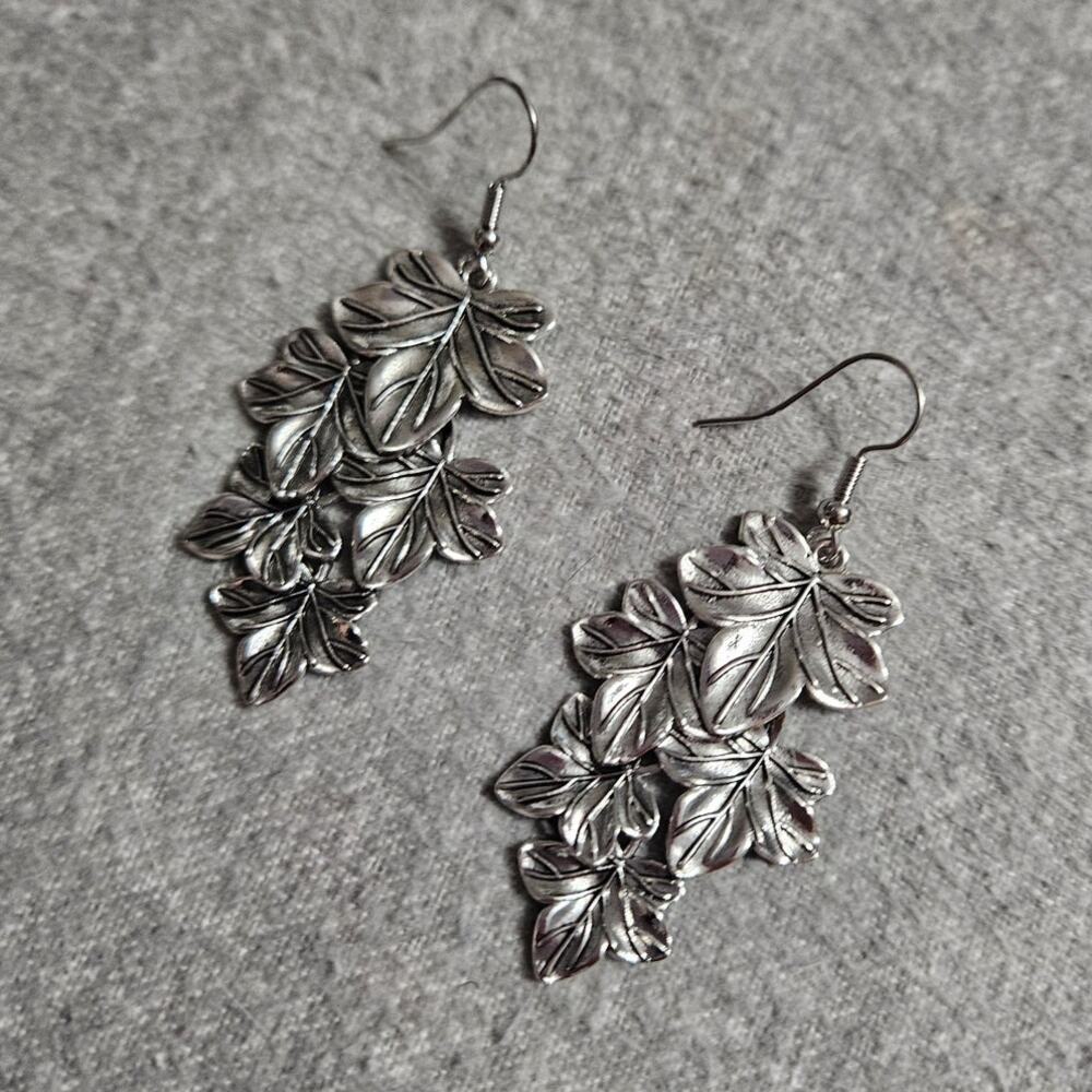 Boutique Silver-Tone Mixed Metal Garland of Ivy Leaves Dangle Earrings